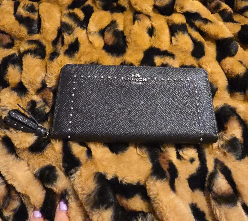 Coach sleek zip